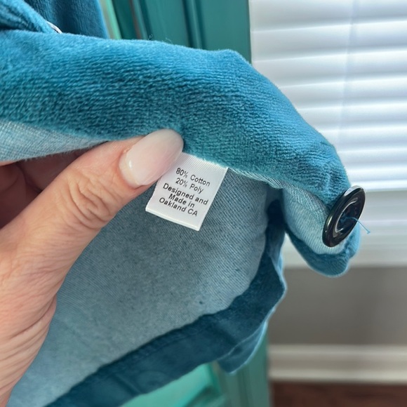 Chic Teal Women's Velvet Blazer by Lesley Evers - Picture 4 of 7